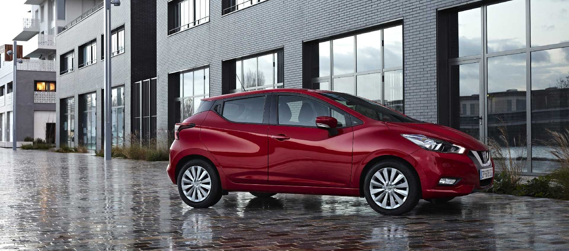 nissan_micra_roed_side_1920x1080