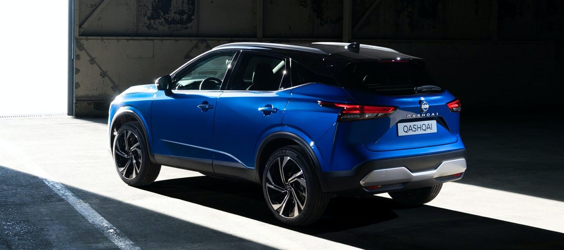 ny_qashqai_bag_skraa_blaa_1920x1080